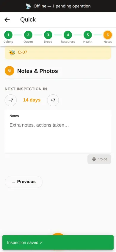 Quick inspection of hive C-07 saved without signal: bar at the top with 1 pending operation and an inspection saved notice.
