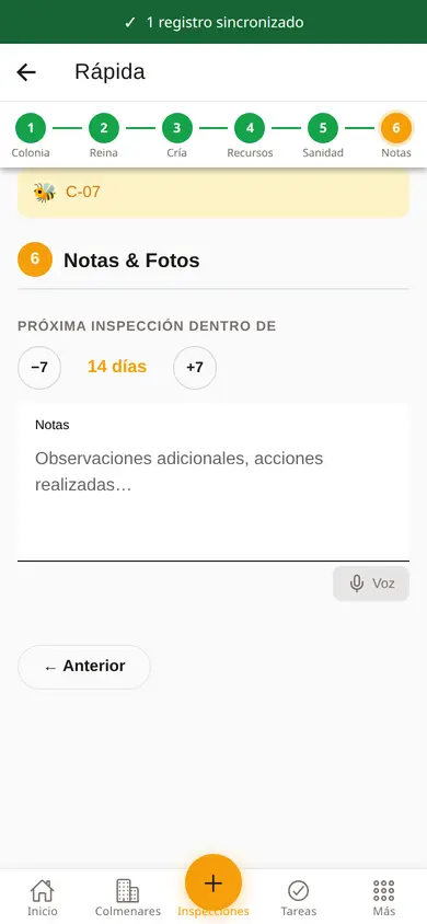 La misma pantalla cuando vuelve la red: la franja de arriba confirma 1 registro sincronizado.