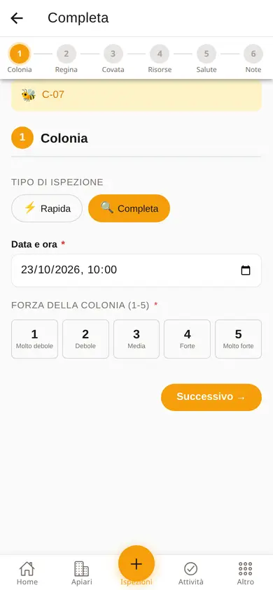 Modulo di visita sul telefono, con i passi famiglia, regina, covata, risorse, sanità e note, e la forza della famiglia da 1 a 5.