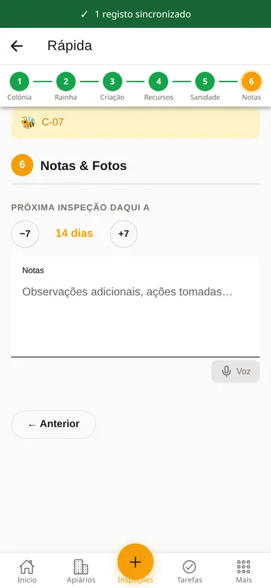 O mesmo ecrã depois de a rede voltar: a faixa no topo confirma 1 registo sincronizado.